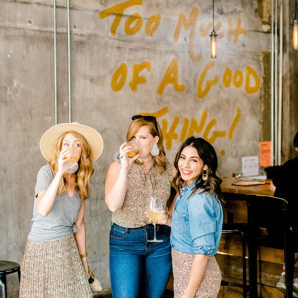 Meet your Posher, Lauren - Picture 1 of 3